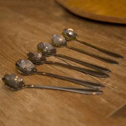Cuillères à dessert fleurs assorties argents