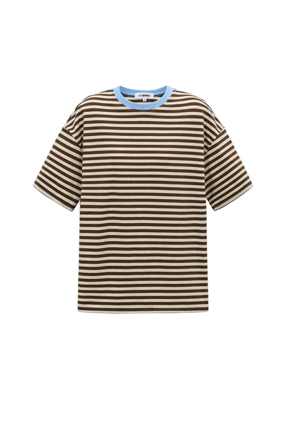 Le t-shirt rayé brun