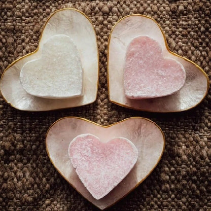 Coquillage en nacre à bordure dorée