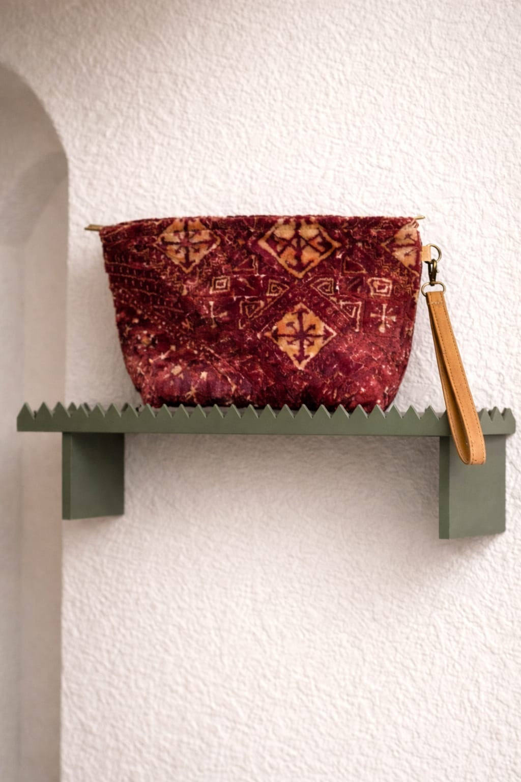 Trousse de toilette faite main au Maroc en chutes de tapis traditionnels – Trousse Veloura, photo 2