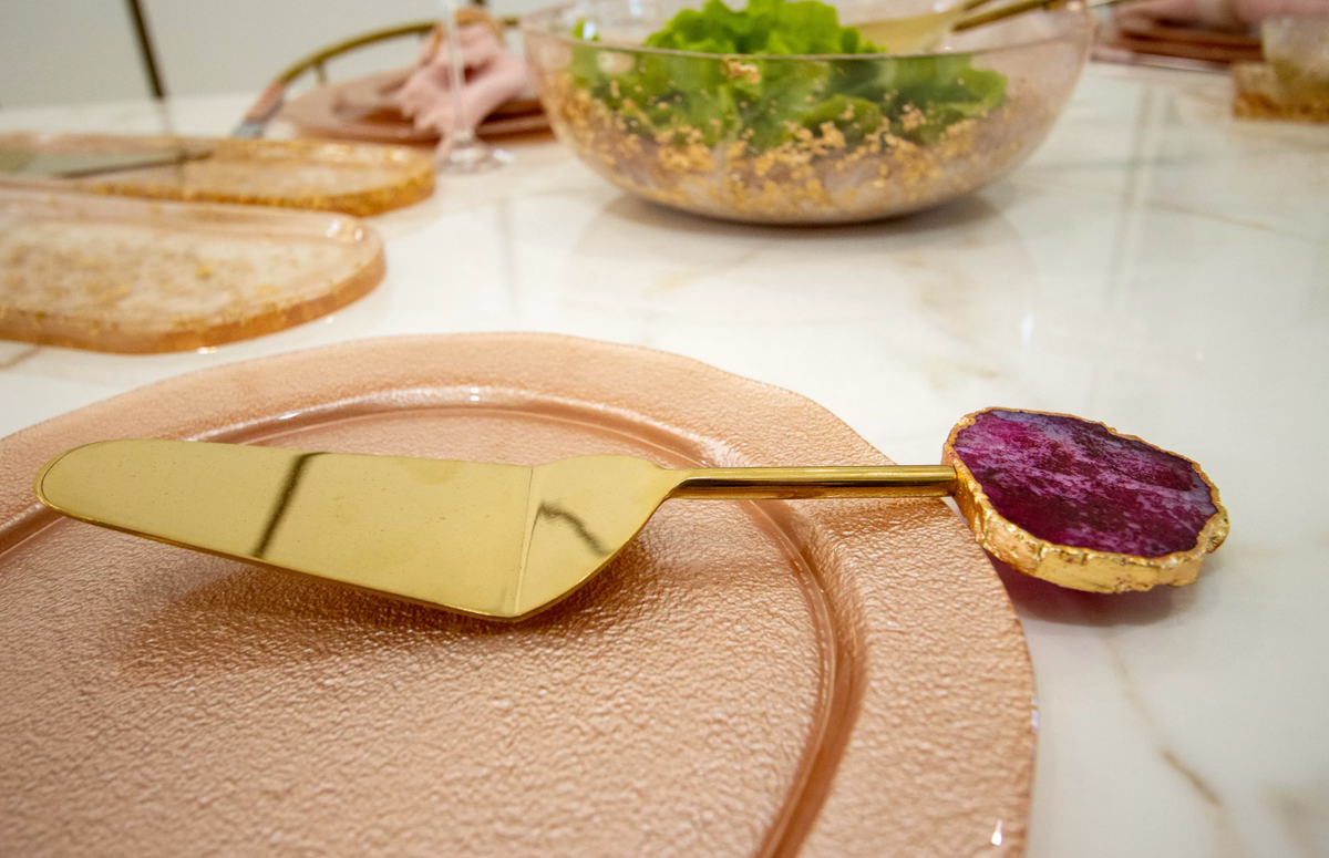 Pelle à tarte dorée pierre agate rose