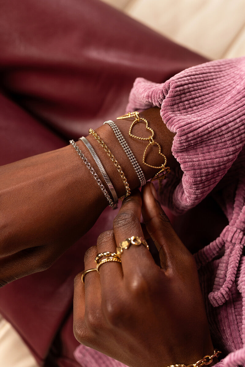 Iconic bracelet with fine links