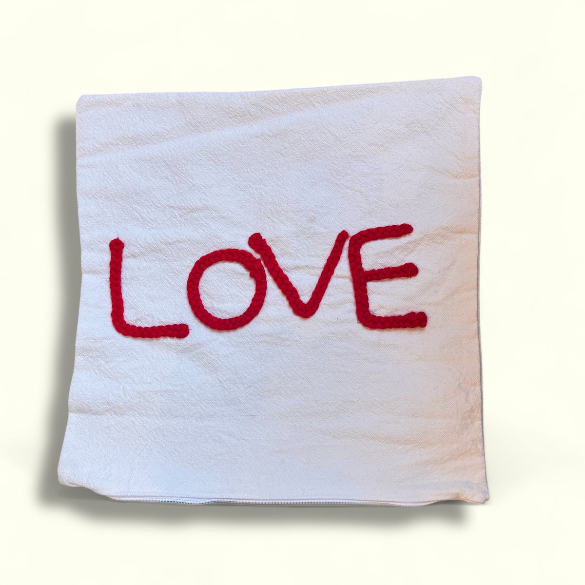 Housse de coussin brodée à la main du mot « Love » – Housse de coussin Love