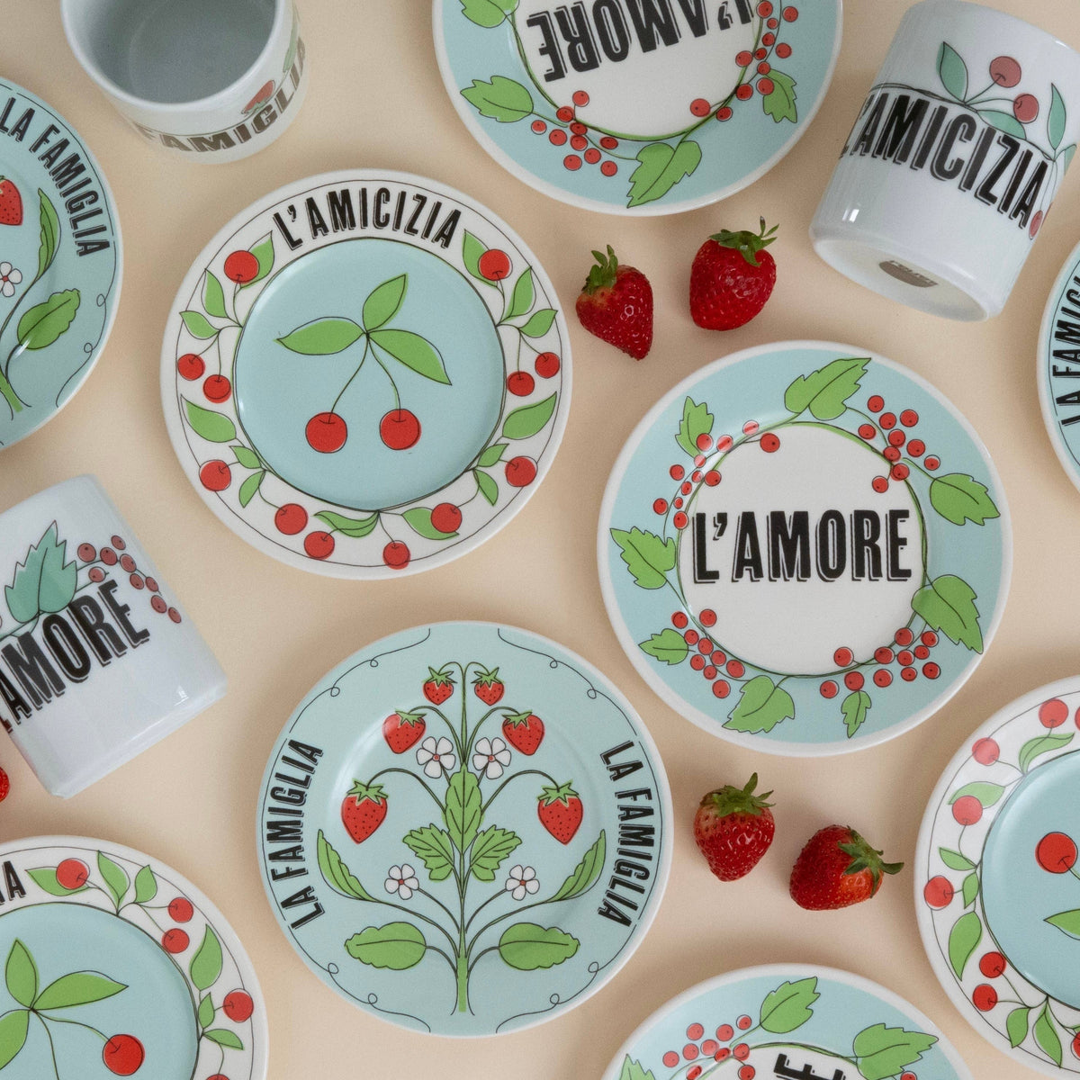 LA FAMIGLIA - Porseleinen glas met opschrift