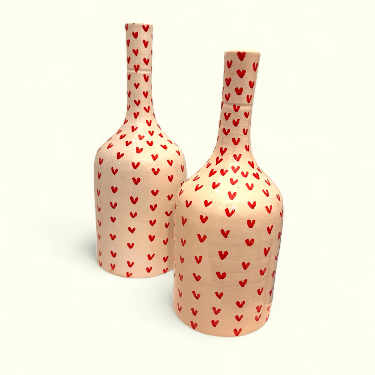Vase en céramique peint à la main de petits cœurs rouges sur fond beige – Vase Picuore, photo 2