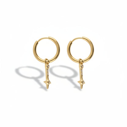 Boucles d'oreilles minimalistes Nomads avec étoile et strass