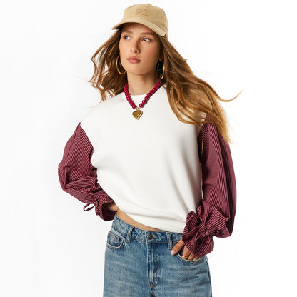 Pull blanc avec manches rayées