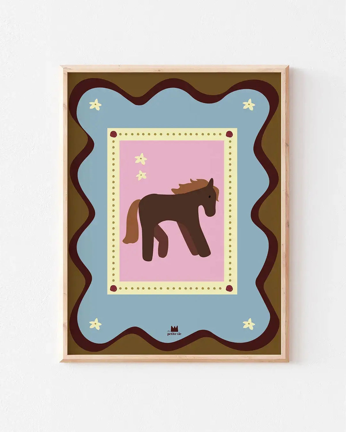 Affiche Le cheval 30 × 40 cm de Ma Petite Vie, cheval brun sur fond rose, présentée dans un cadre (non inclus)