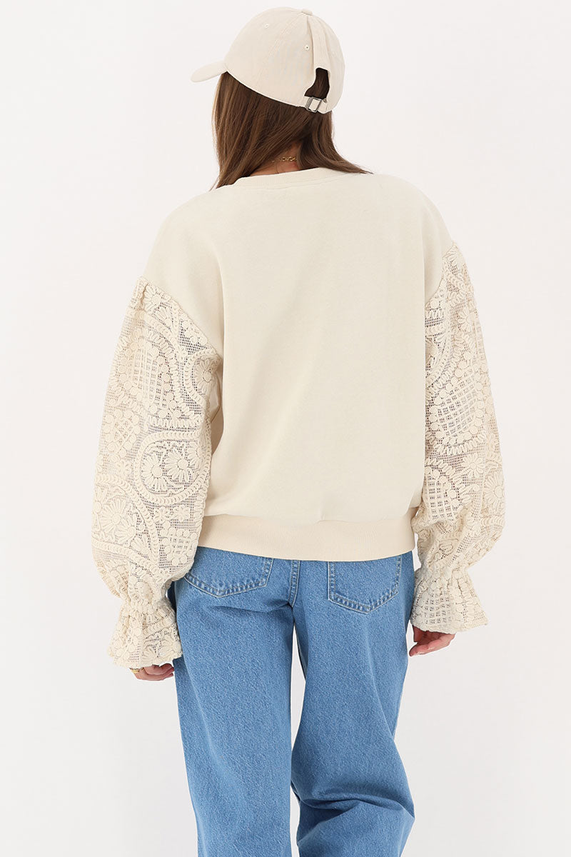Sweat beige avec manches en crochet