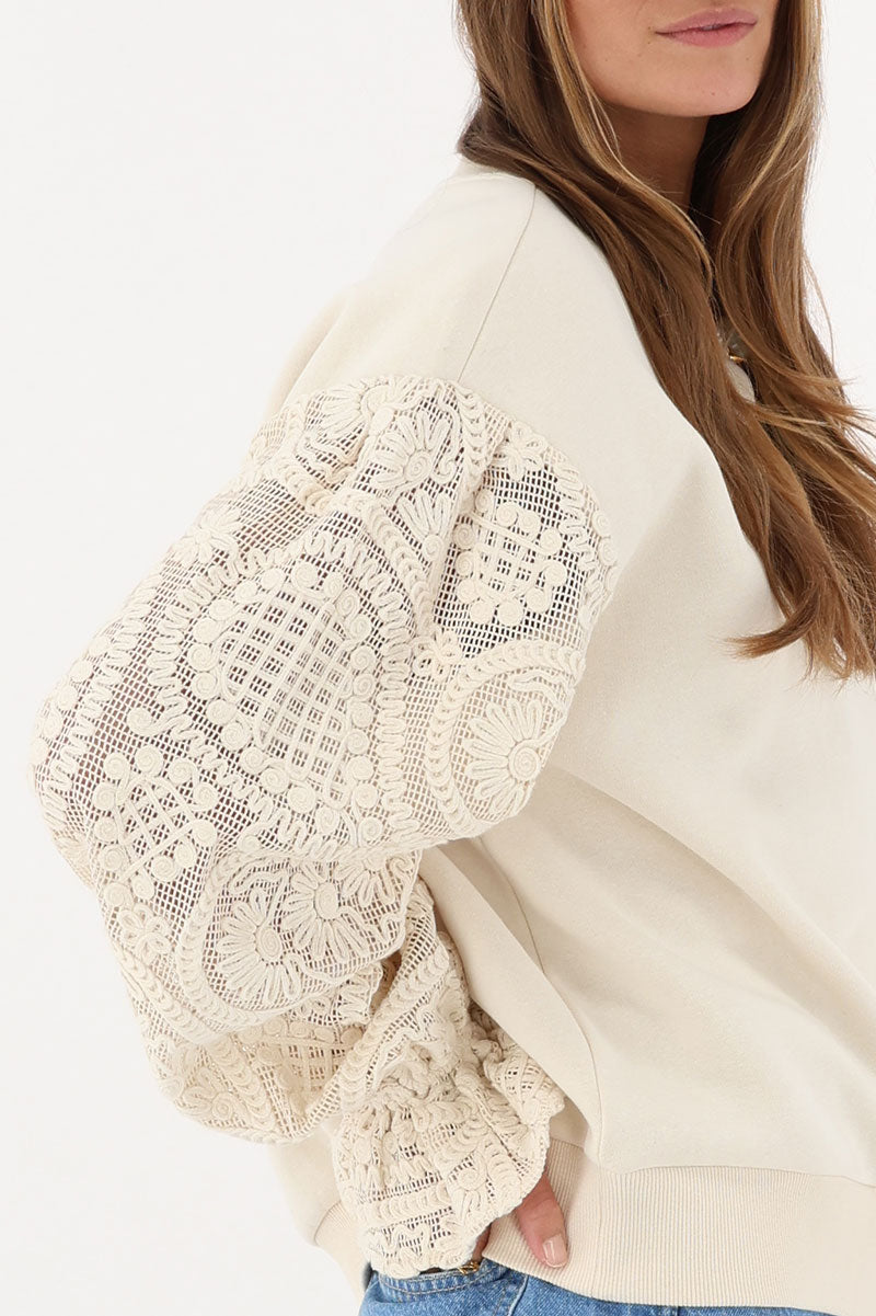 Sweat beige avec manches en crochet