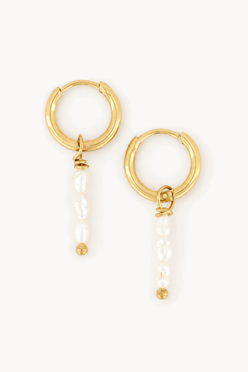 Creole earrings with three freshwater pearls