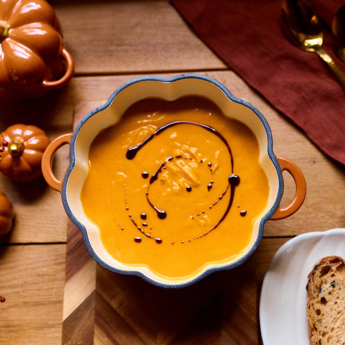 PRECOMMANDE - Cocotte en fonte en forme de citrouille 1,5 l