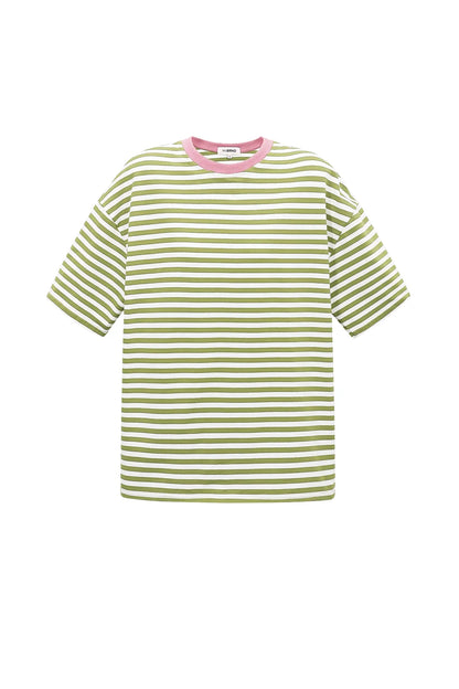 Le t-shirt rayé vert matcha