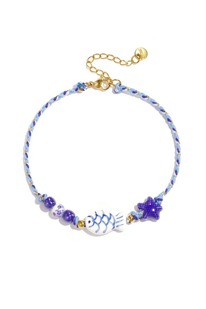 Bracelet de cheville orné perles, étoiles et poisson.