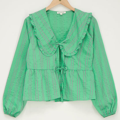Blouse à rayures vertes avec nœud