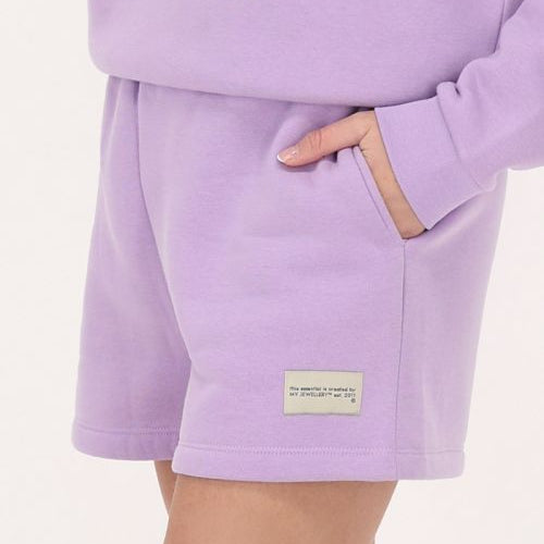 Lila shorts met embleem 