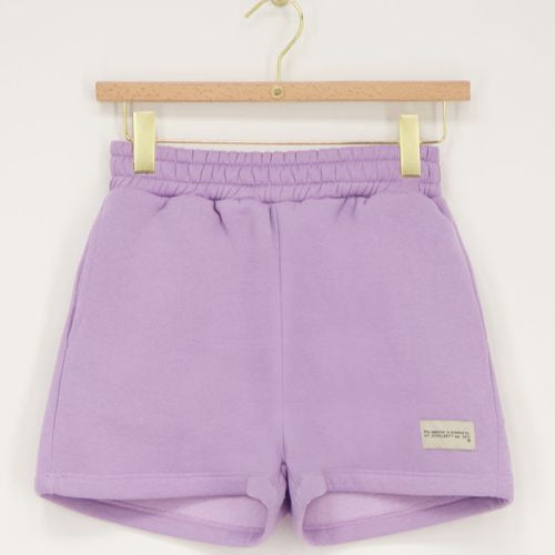 Lila shorts met embleem 