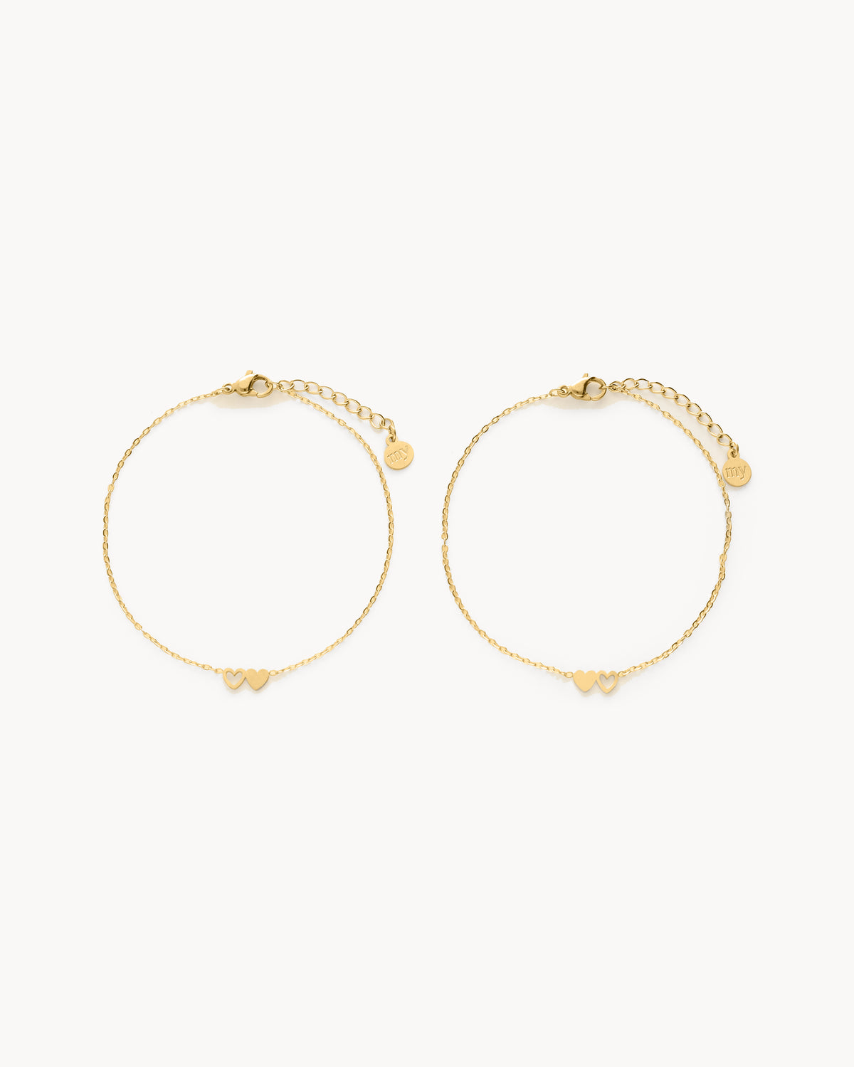 Ensemble de 2 bracelets à deux cœurs — dorés, de face