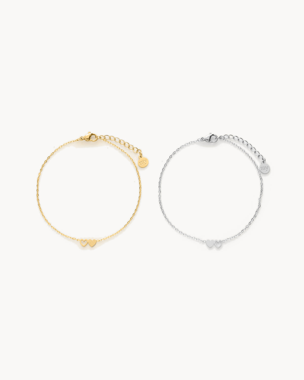 Ensemble de 2 bracelets à deux cœurs — doré et argenté côte à côte