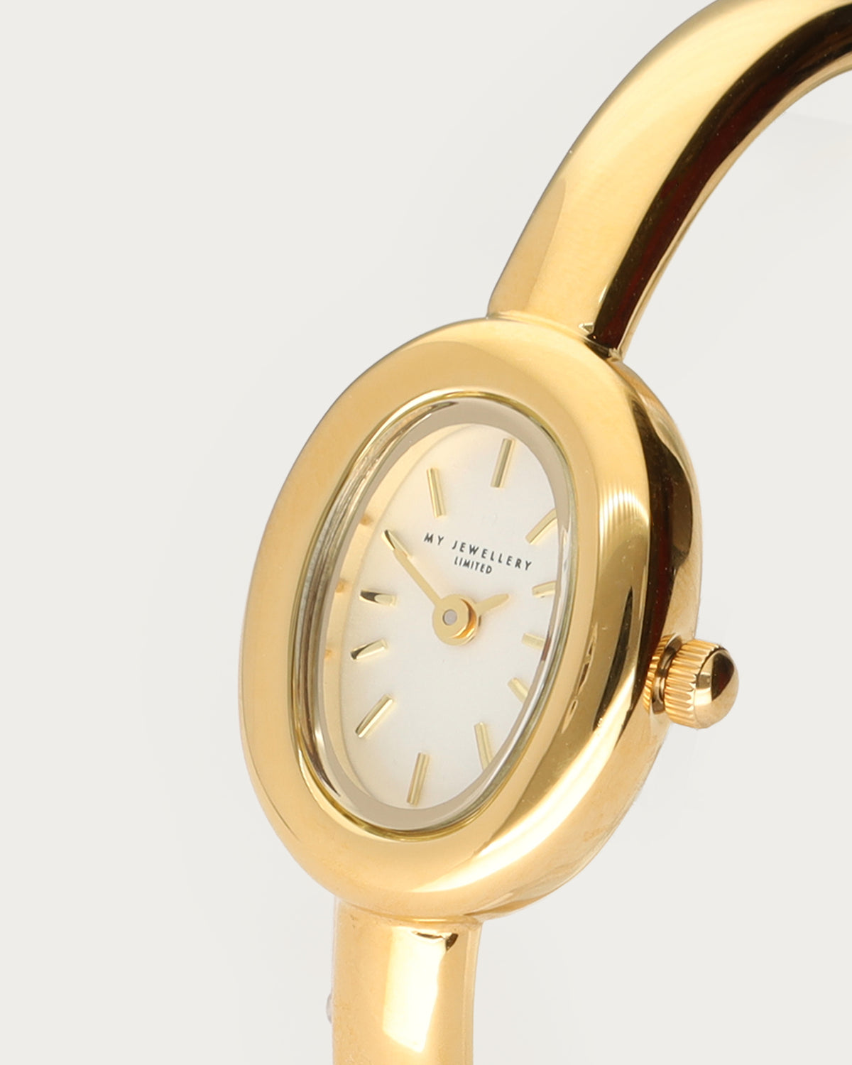 Montre bracelet rigide — détail du cadran ovale