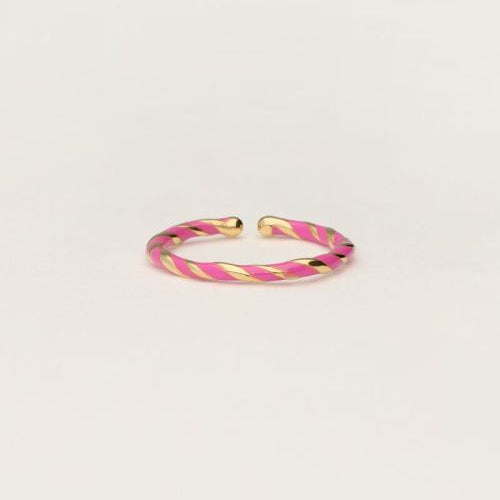 Twisted ring