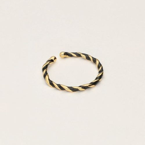 Twisted ring