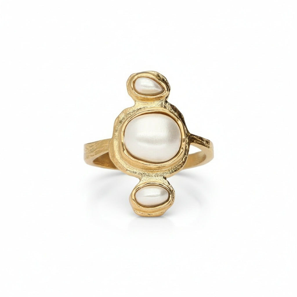 Ring with vertical fancy pearls