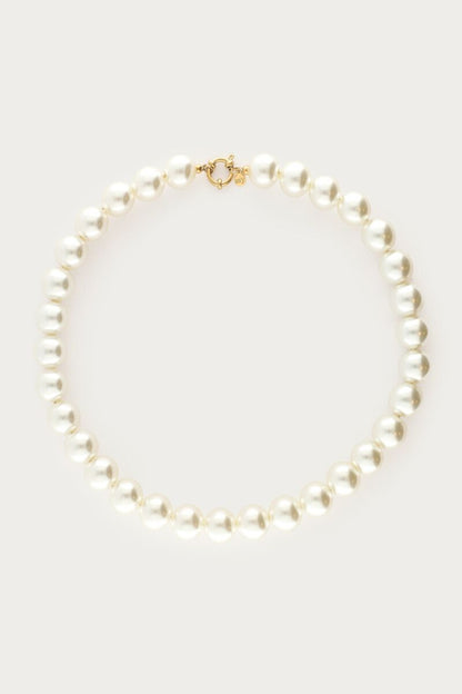 Collier de perles de verre blanches