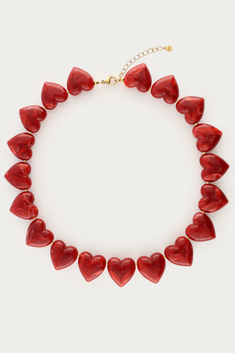 Collier rouge avec cœurs