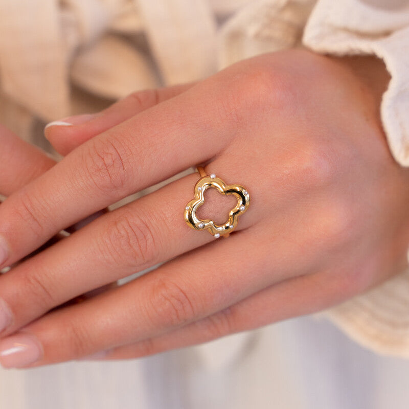 Bague avec trèfle et perles fantaisie