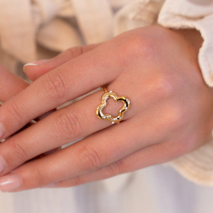 Bague avec trèfle et perles fantaisie