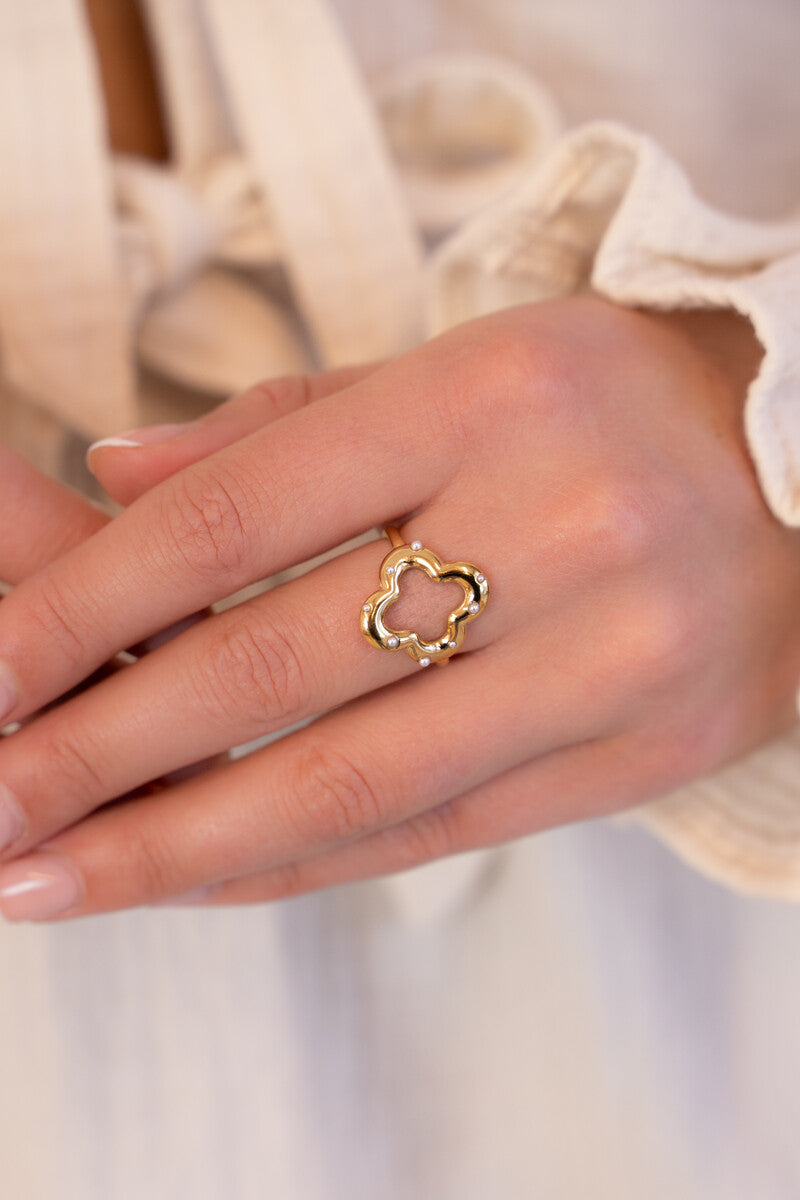 Bague avec trèfle et perles fantaisie