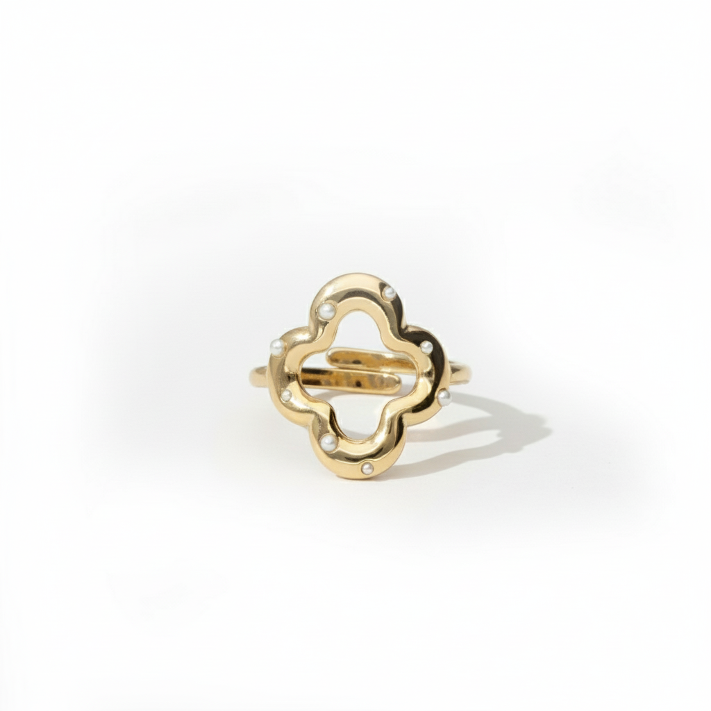 Bague avec trèfle et perles fantaisie