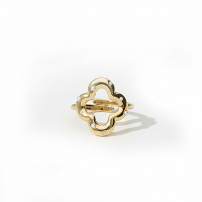 Bague avec trèfle et perles fantaisie