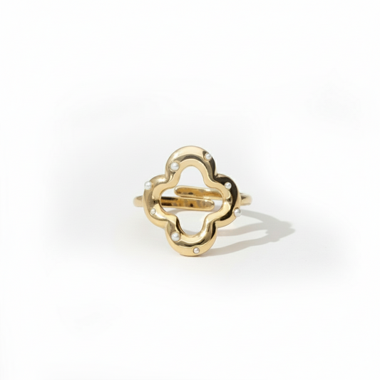 Bague avec trèfle et perles fantaisie