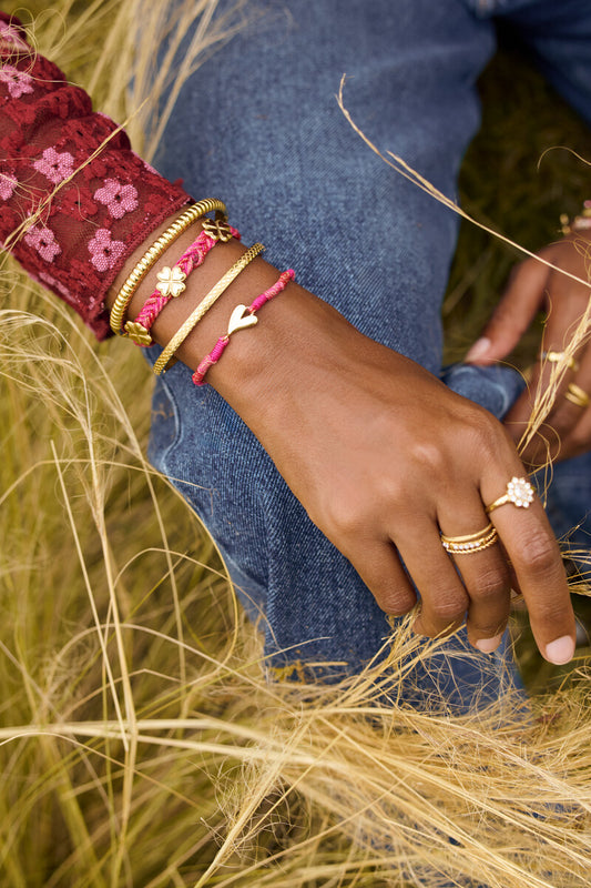 Bracelet en corde rose avec cœur