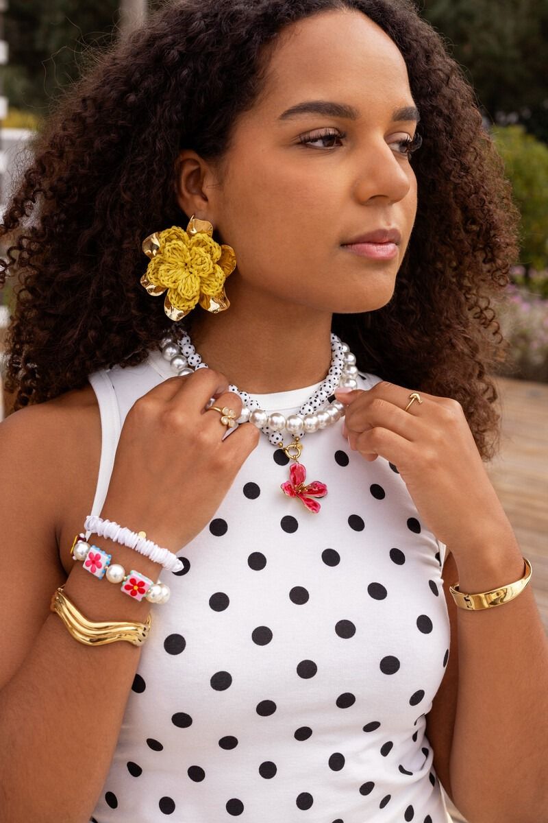 Collier de perles de verre blanches