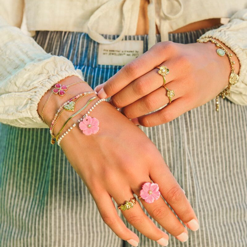 Botanical bracelet with heart and flowers