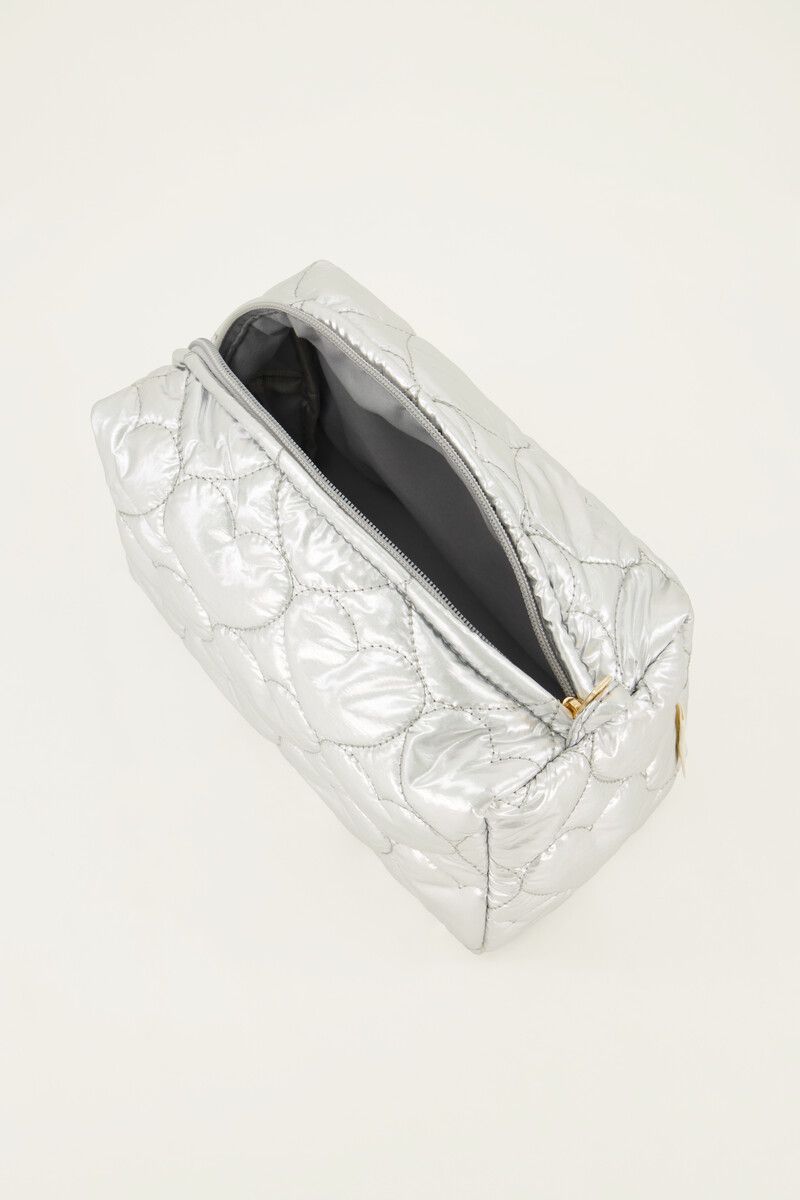 Trousse de toilette de couleur argentée avec coeurs