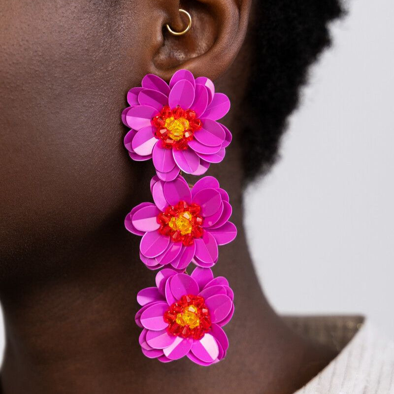 Boucles d'oreilles avec trois fleurs roses