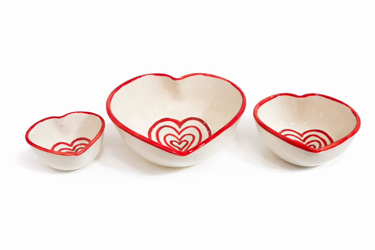 Trio hartvormige kommen wit en rood