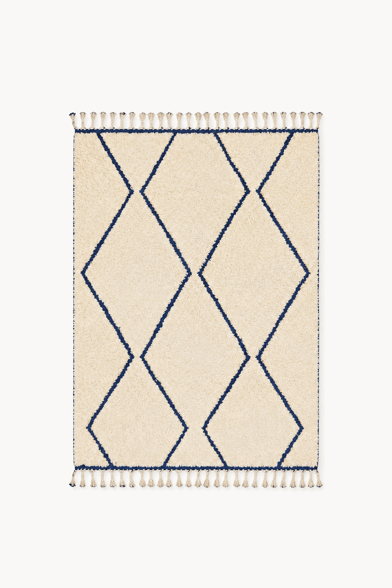 Tapis Berbère - KILIM 004, de face sur fond blanc cassé